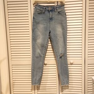 YMI Vintage Dream Highrise Ankle/Dream Fit size 9/29 Lightwash